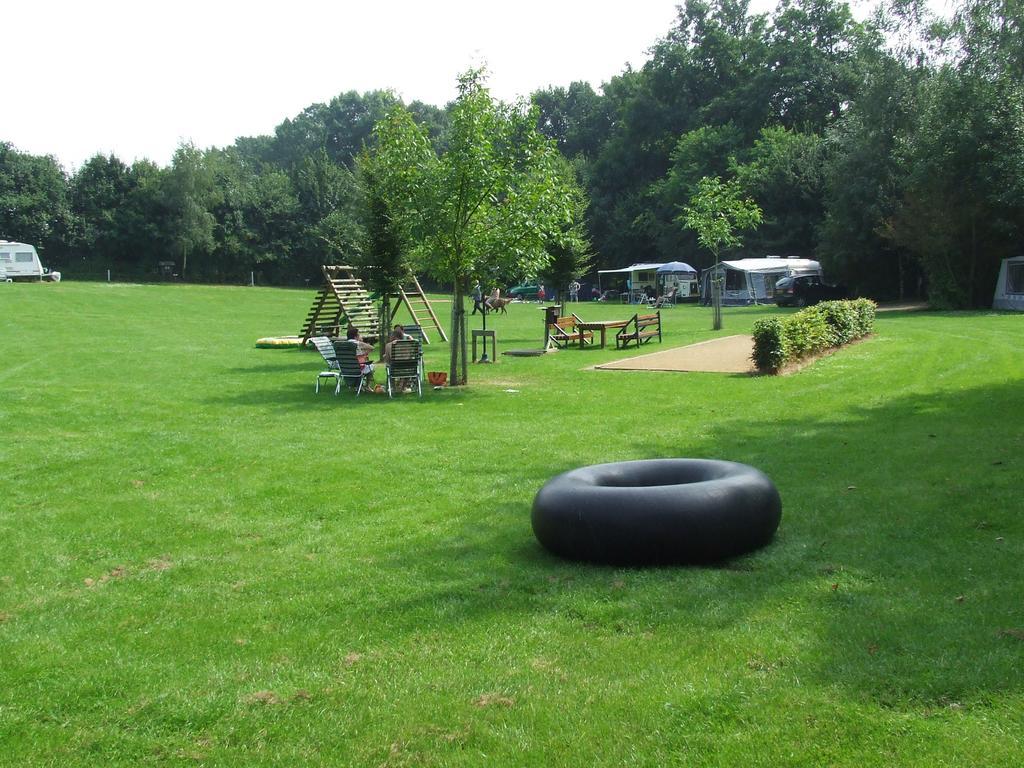 Holiday Home Ossa Basecamp Sint Odiliënberg Rum bild